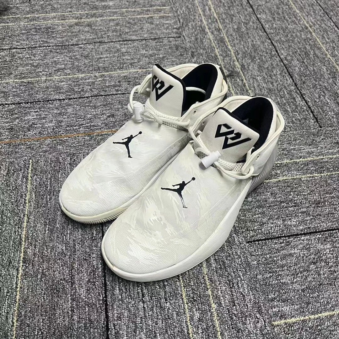 44.5码 威少 低帮 白银 实战篮球鞋 工价1999