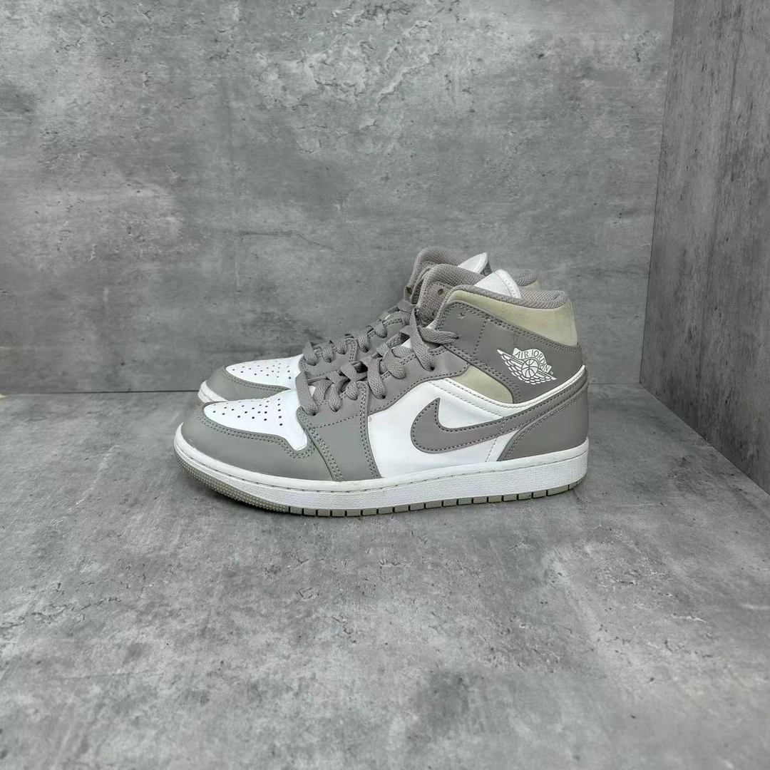 41码 AJ1 灰白 高帮 板鞋