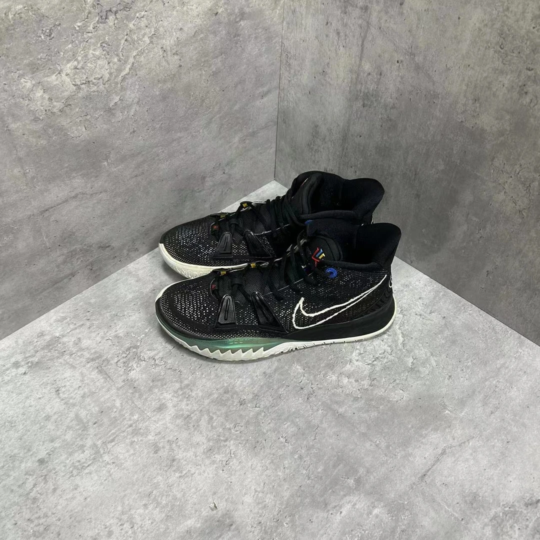 42.5码 欧文7 黑白主题 无鞋垫 实战篮球鞋 工价1789