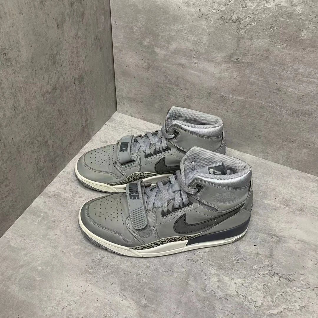 44码 AJ312 灰狼 高帮 复古篮球鞋 工价1599