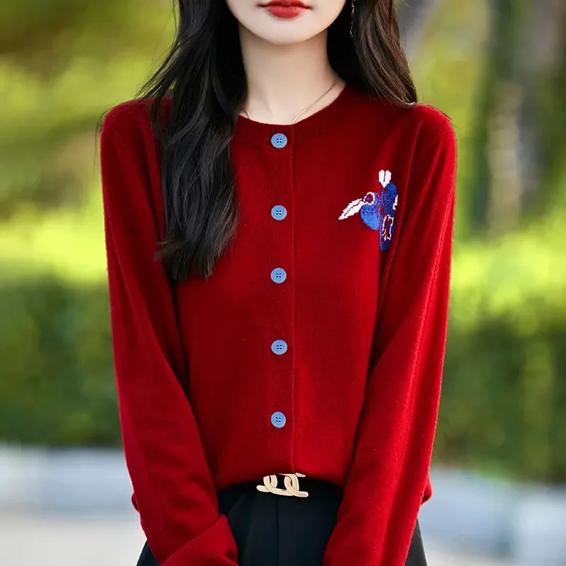 2024秋季新款女士可机洗纯羊毛蓝莓针织开衫长袖圆领单排多扣上衣