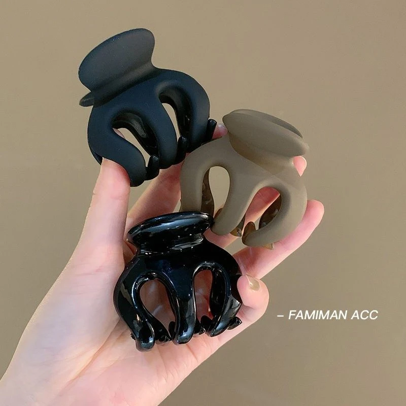 黑色小号亚克力抓夹高马尾神器发抓发夹子头饰女后脑勺鲨鱼夹