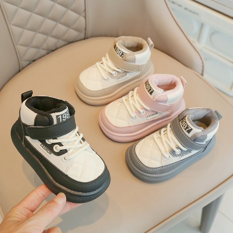 冬季时尚新款加绒儿童棉鞋男童休闲高帮板鞋女宝宝幼儿园保暖皮面