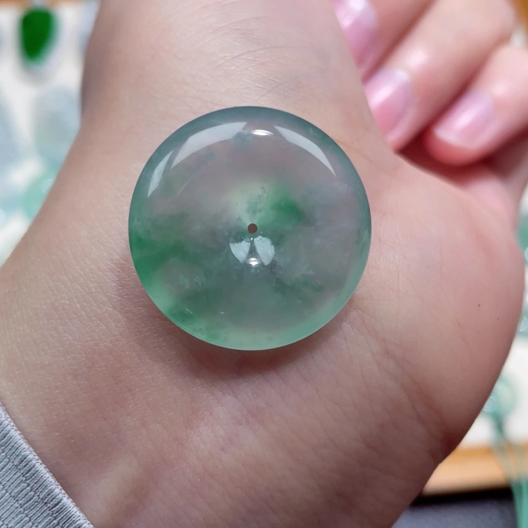 翡翠颈饰未镶嵌扣子