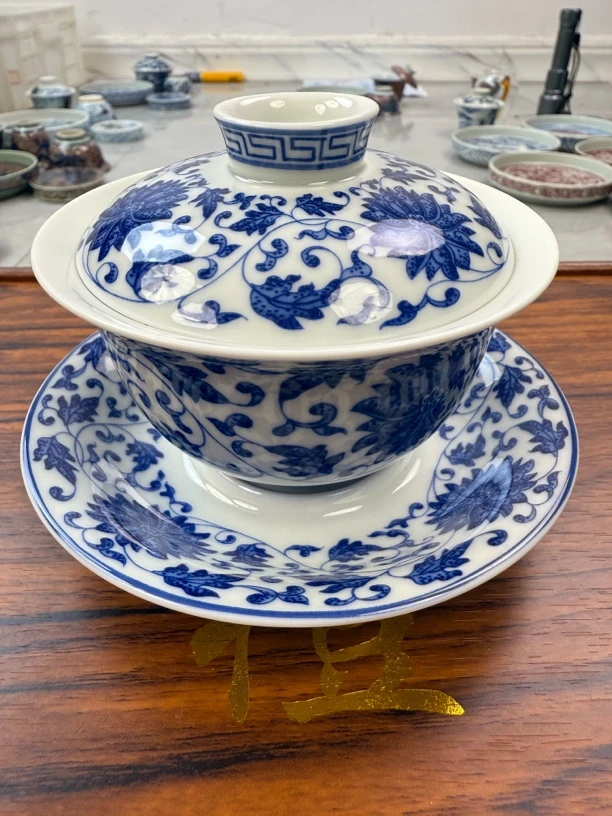 景德镇青花缠枝莲陶瓷元宝盖碗