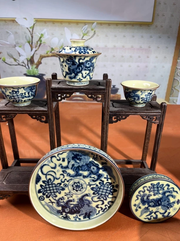 景德镇峰胜堂二号釉狮子滚绣球五件套