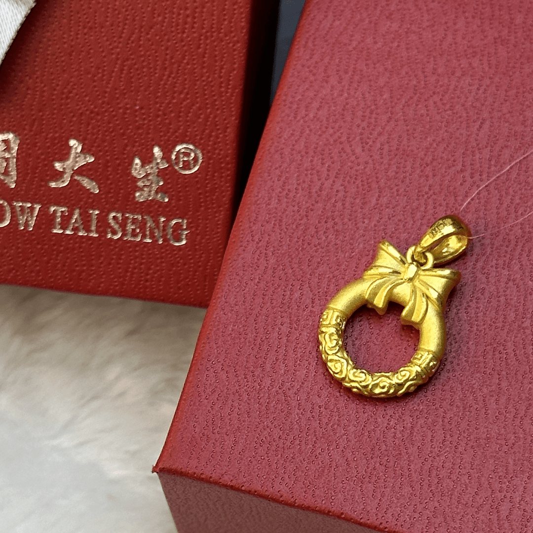 Chow Tai Seng/周大生黄金蝴蝶结平安扣送女孩新年礼物生日礼物