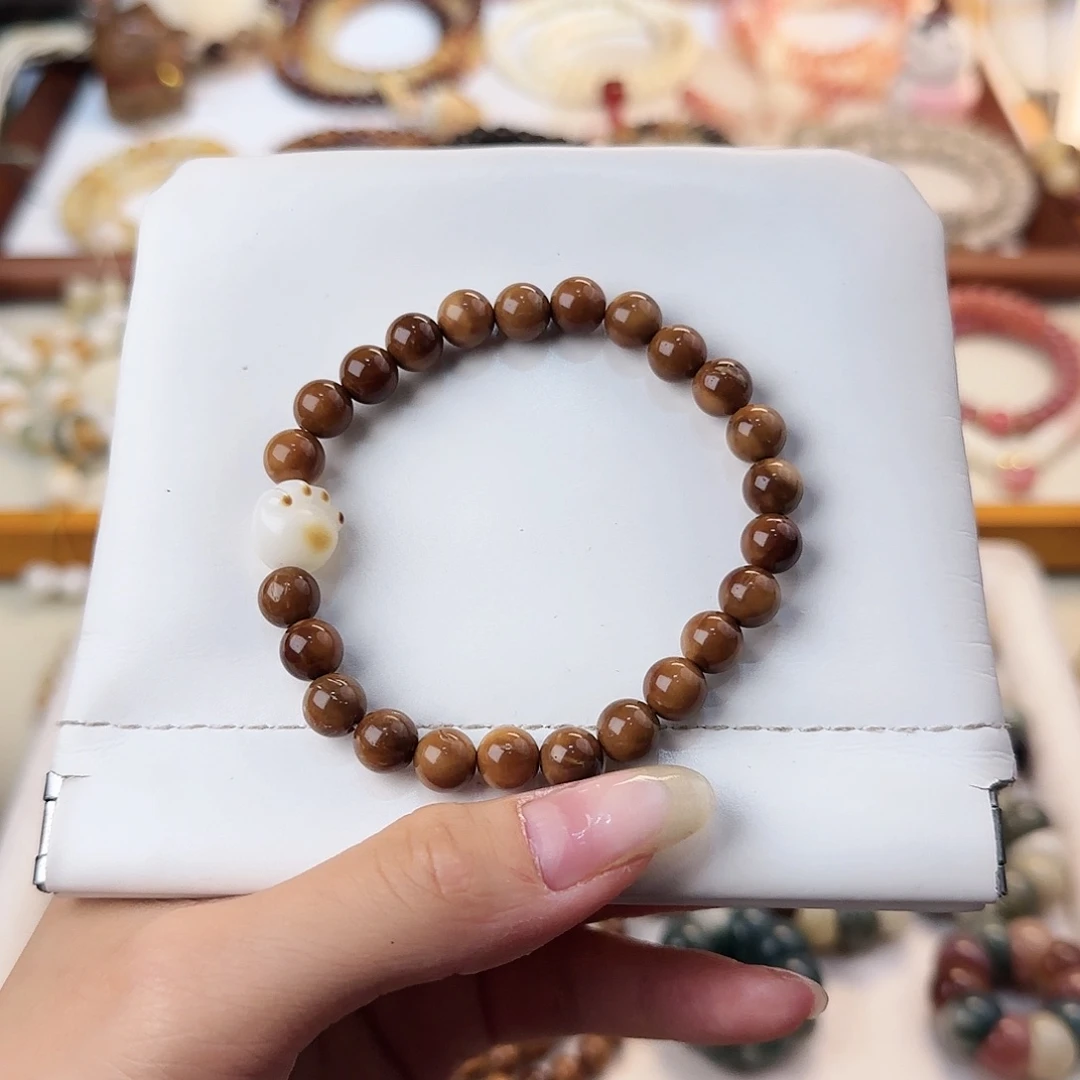 白玉菩提吊坠0.8 库克圆珠猫爪款