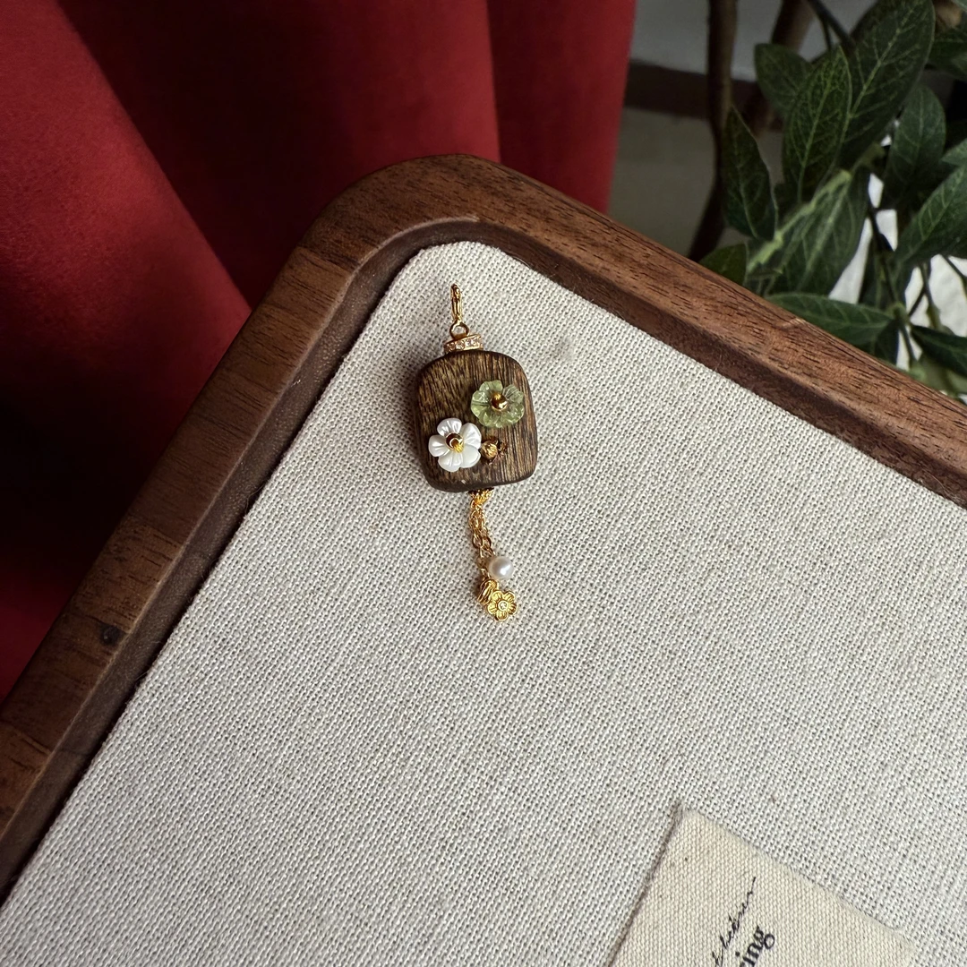 枯木逢春*绿奇楠随型碧玺花挂饰吊坠*多样性发