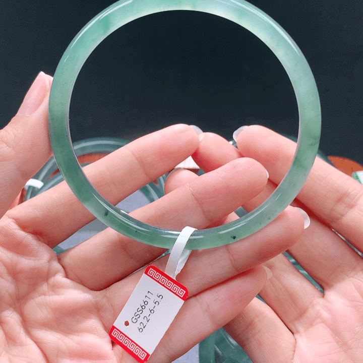 翡翠手镯未镶嵌天然翡翠手镯