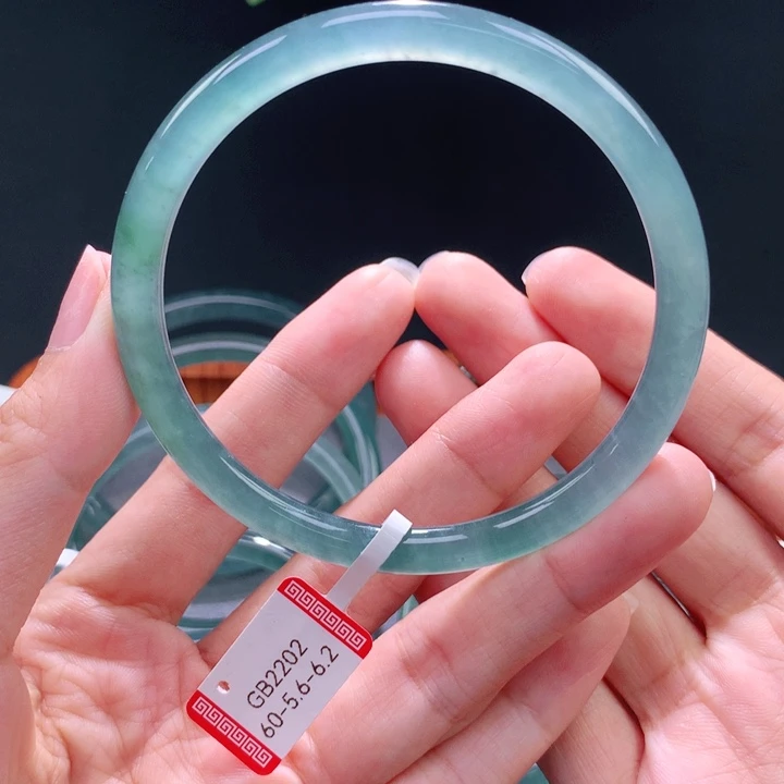 翡翠手镯未镶嵌天然翡翠手镯