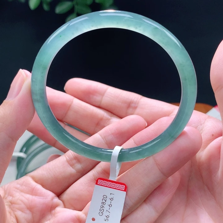 翡翠手镯未镶嵌天然翡翠手镯