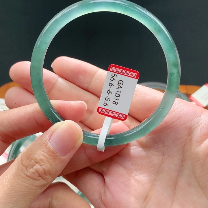 翡翠手镯未镶嵌天然翡翠手镯