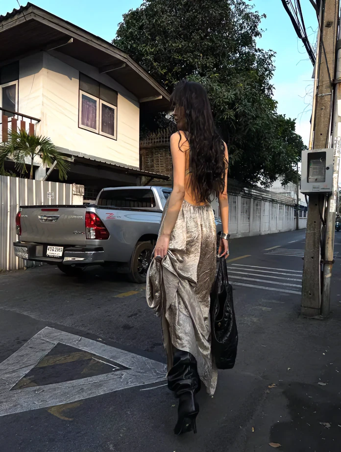 【粉丝专属价】春日狂想曲缎面气质露背连衣裙KKHZXX230885