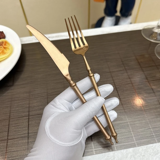 鹊马圣堡系列 实心不锈钢玫瑰金色牛排刀叉2件套西餐餐具套装网红