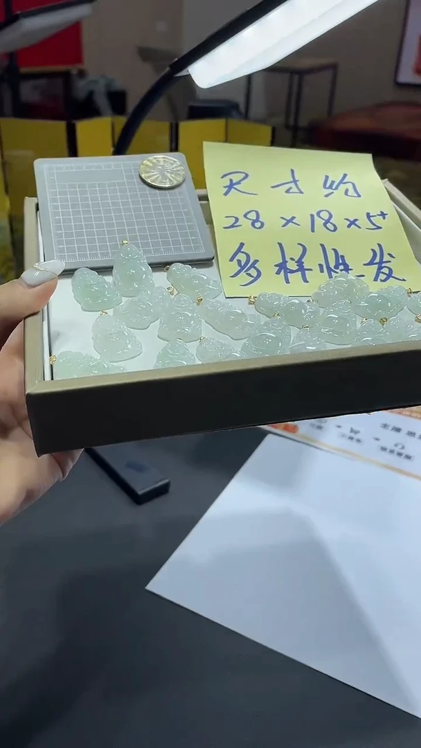 【闪购商品】翡翠挂件18K金镶嵌站佛YJ113-A1@多样性发货CP