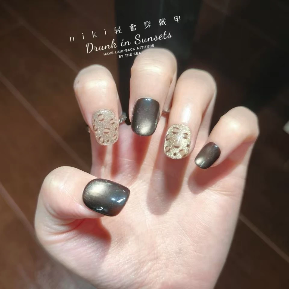 【金钱豹】纯手工秋冬款穿戴甲短款咖色追光猫眼穿戴甲