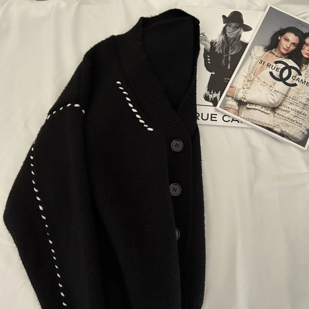 阿三与五六毛衣女秋冬外穿v领针织衫气质黑色百搭毛呢长毛衣开衫
