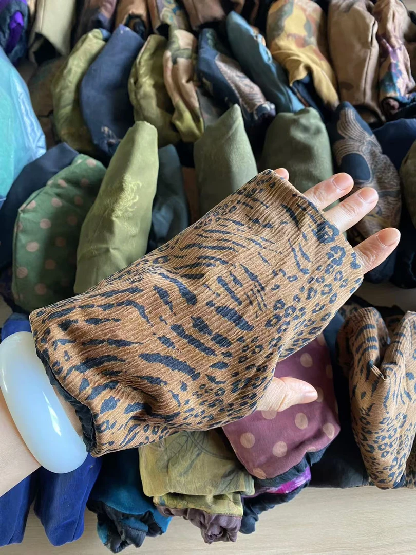 素朴布衣 冬文艺复古多色宽松俏皮保暖手套半露手指女