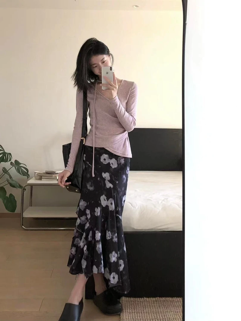 2024早秋新款设计感针织上衣套装搭配显瘦不规则中长半身裙一整套