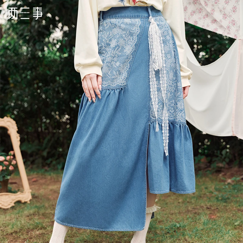 【两三事】自由引力 甜美蕾丝拼接绑带不对称牛仔半身裙S24XKB763