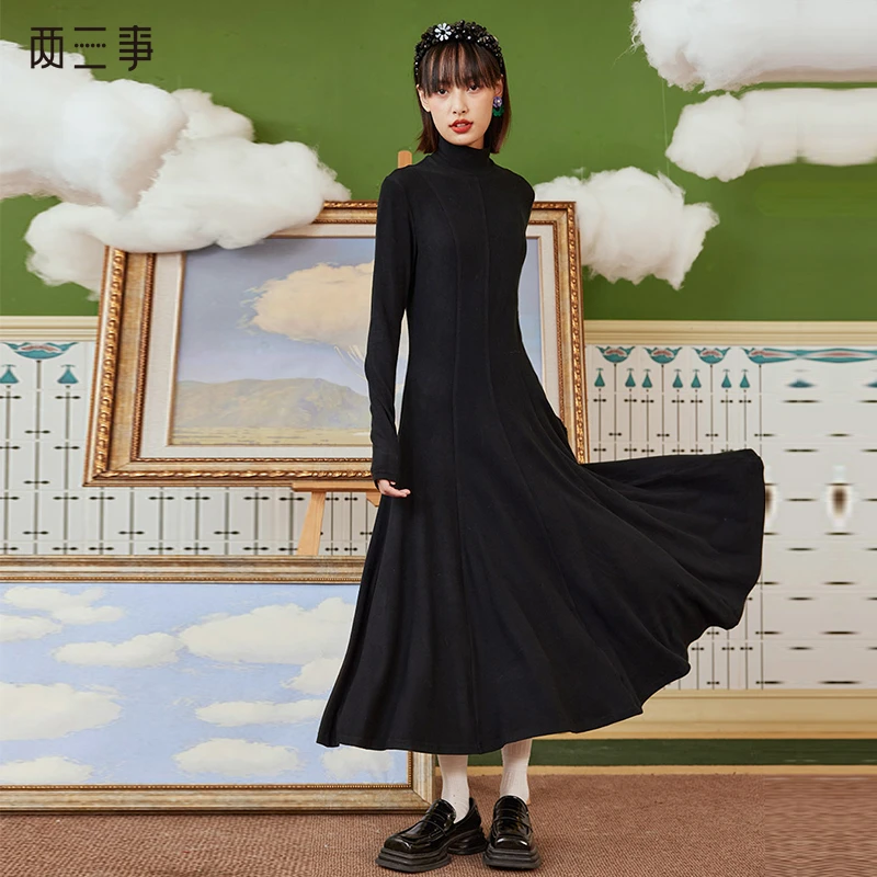 两三事温软入冬2024冬季新款简约高领厚款毛织连衣裙长裙