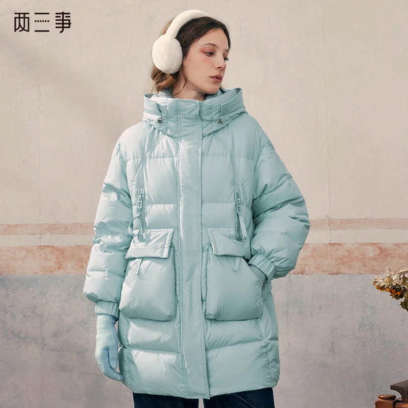 两三事 北岛冰川 2024冬季新款休闲拉链装饰多口袋连帽羽绒服女