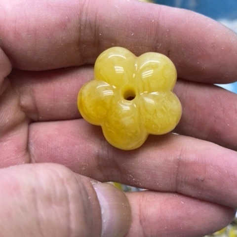 蜜蜡裸石未镶嵌吊坠