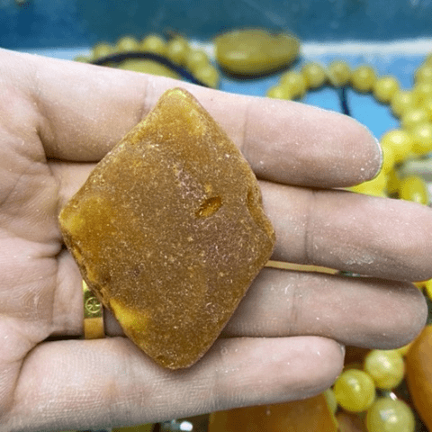 蜜蜡裸石未镶嵌月****诗吊坠