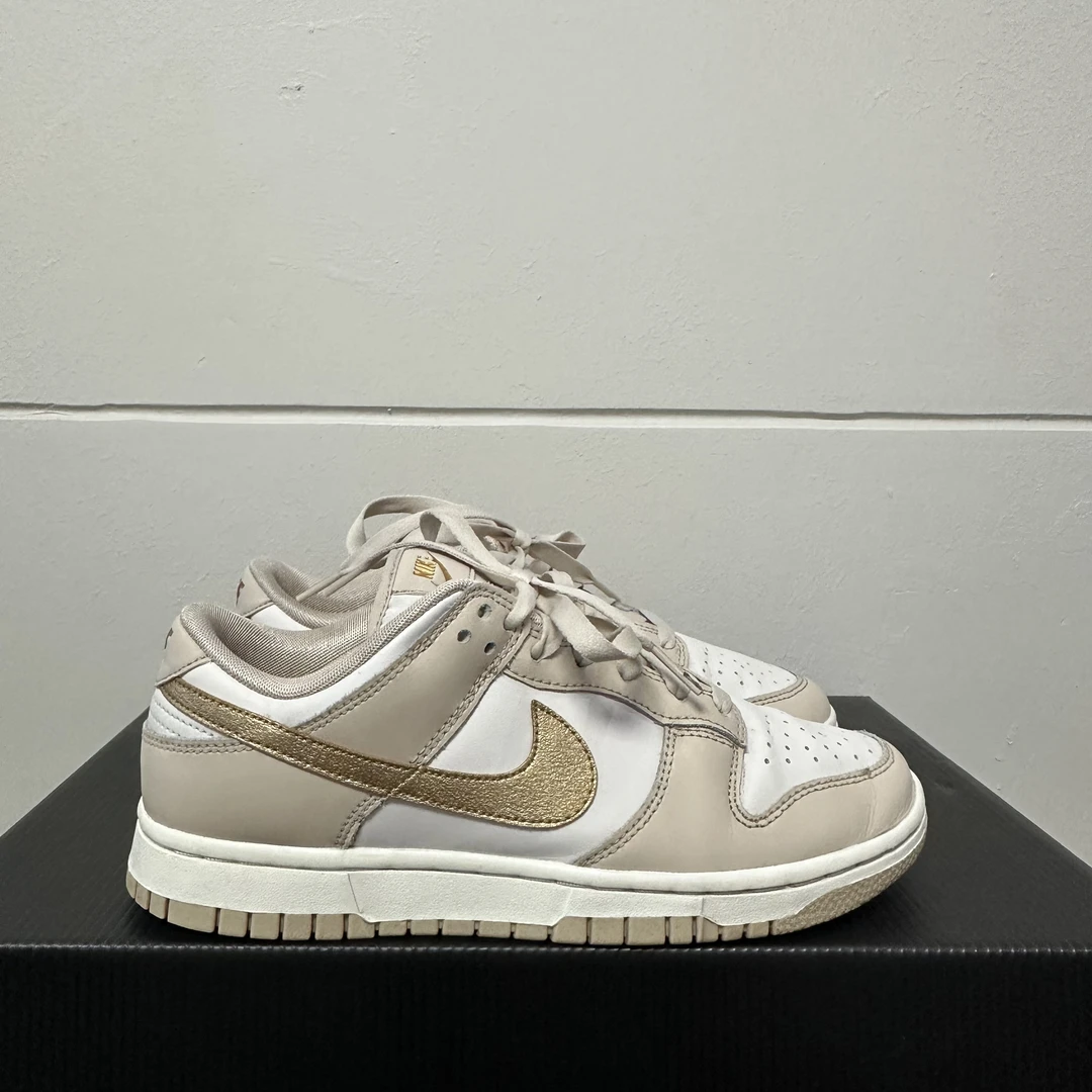Nike dunk奶茶色/38码/99新/毒979/无原盒/DX5930-001