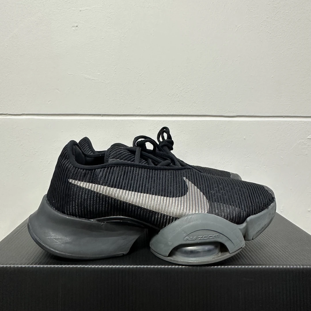 Nike 训练鞋黑/40码/95新/无原盒/毒1399/CU6445-001