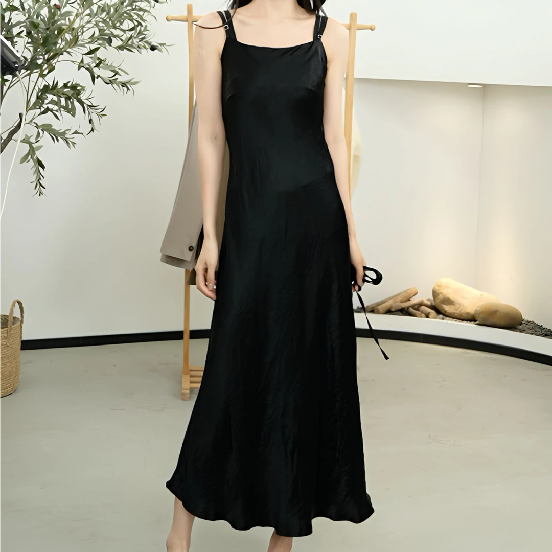 BSIEE/本涩黑色气质休闲时尚夏季肌理吊带连衣裙
