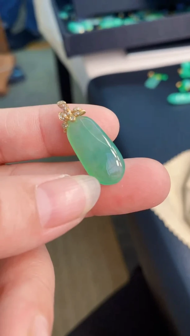 【闪购商品】翡翠颈饰18K金镶嵌吊坠