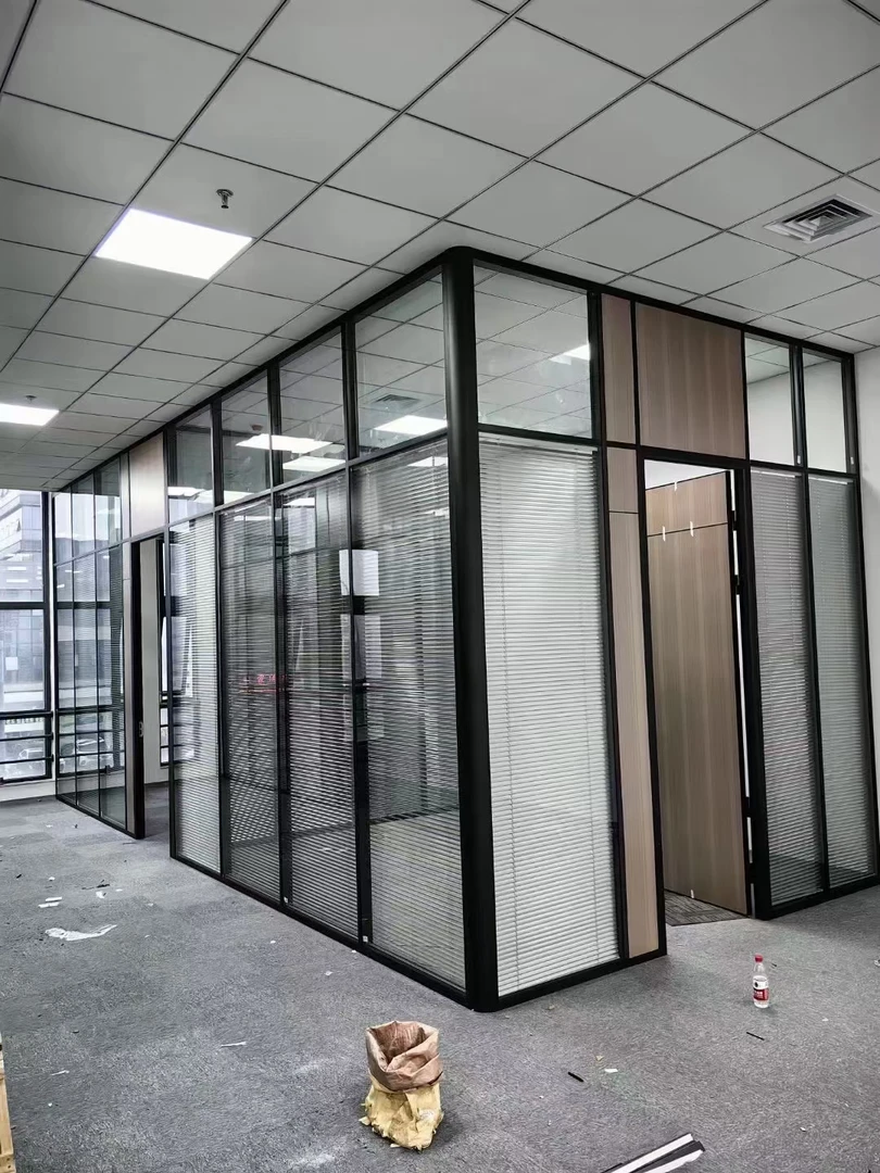 深圳东莞惠州玻璃磨砂隔断墙定制大型办公室内置百叶钢化玻璃