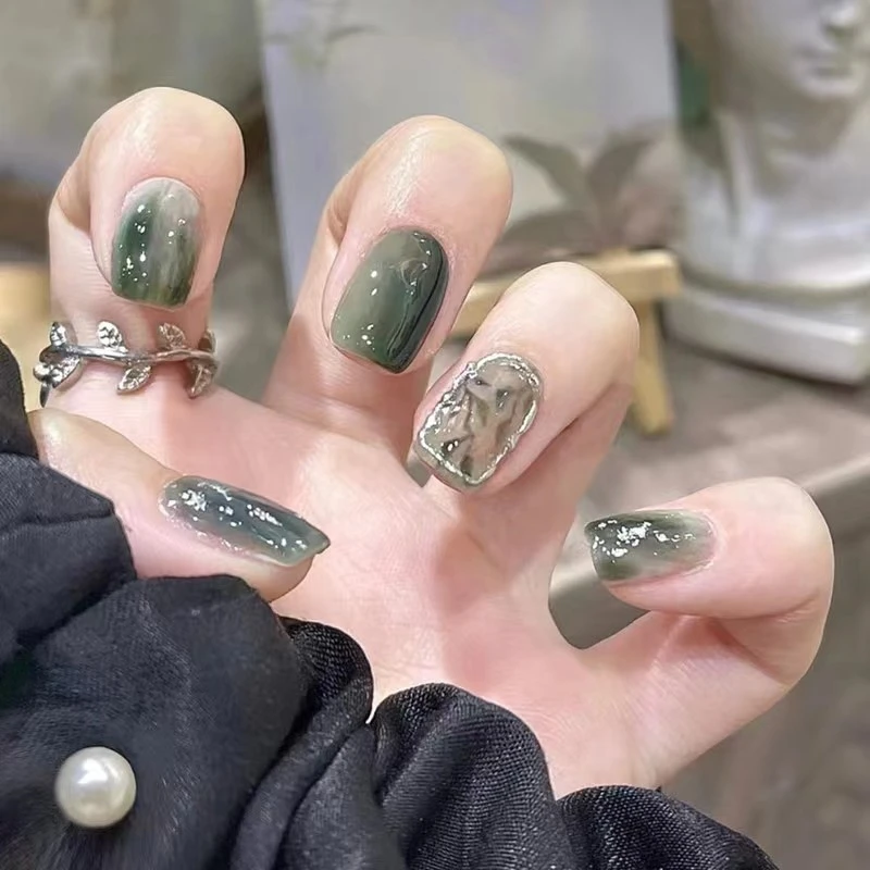 秋冬显白短甲 墨绿晕染指甲贴 可拆卸甲片 穿戴式美甲 24片