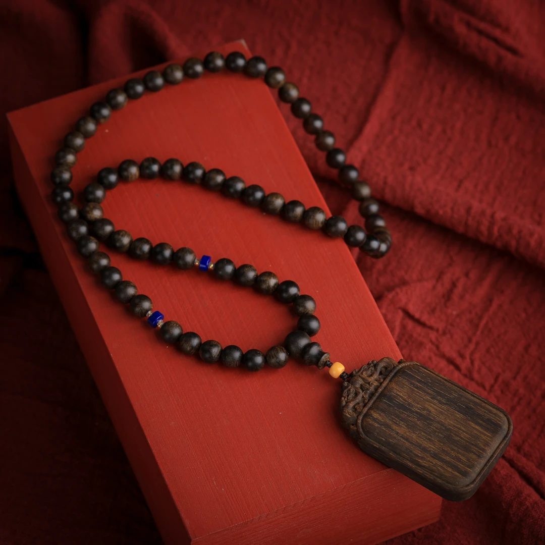 C树心料越南芽庄白棋沉香木雕无事牌+0.8脖挂HH