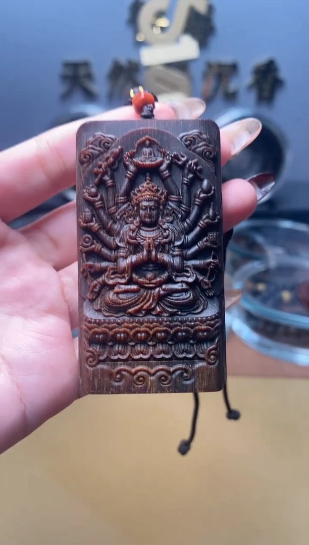 【闪购商品】沉香吊坠芽庄老白棋精雕千手牌子HH