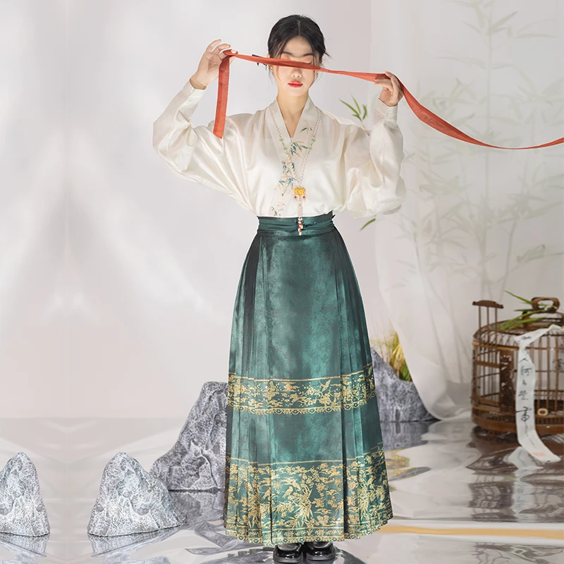 彩云涧原创明制汉服织金马面裙薄缎面一片式穿孔新中式春夏日常女