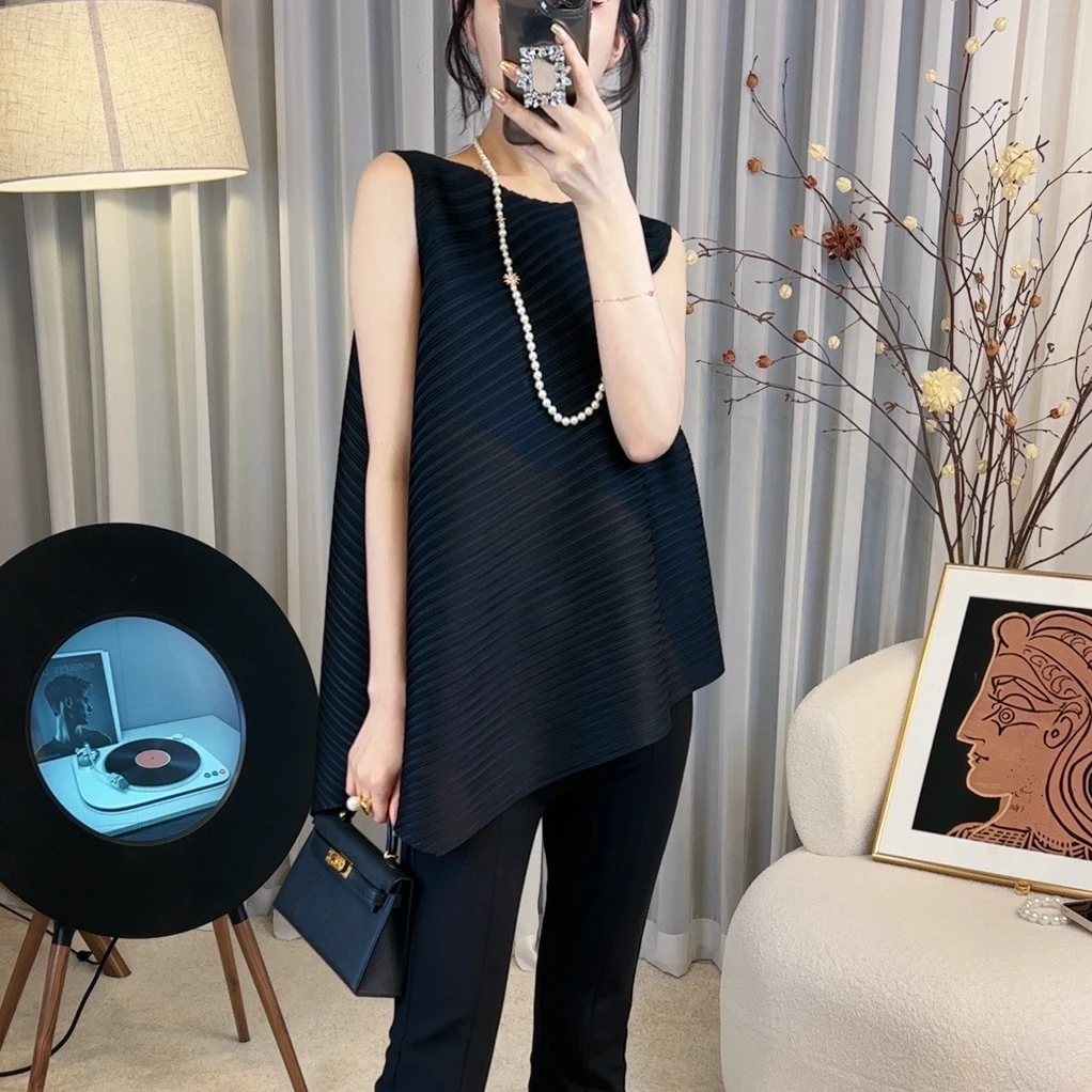 首秀【邂逅褶皱系列】2025夏季洋气衣服女时髦气质休闲无袖上衣1173