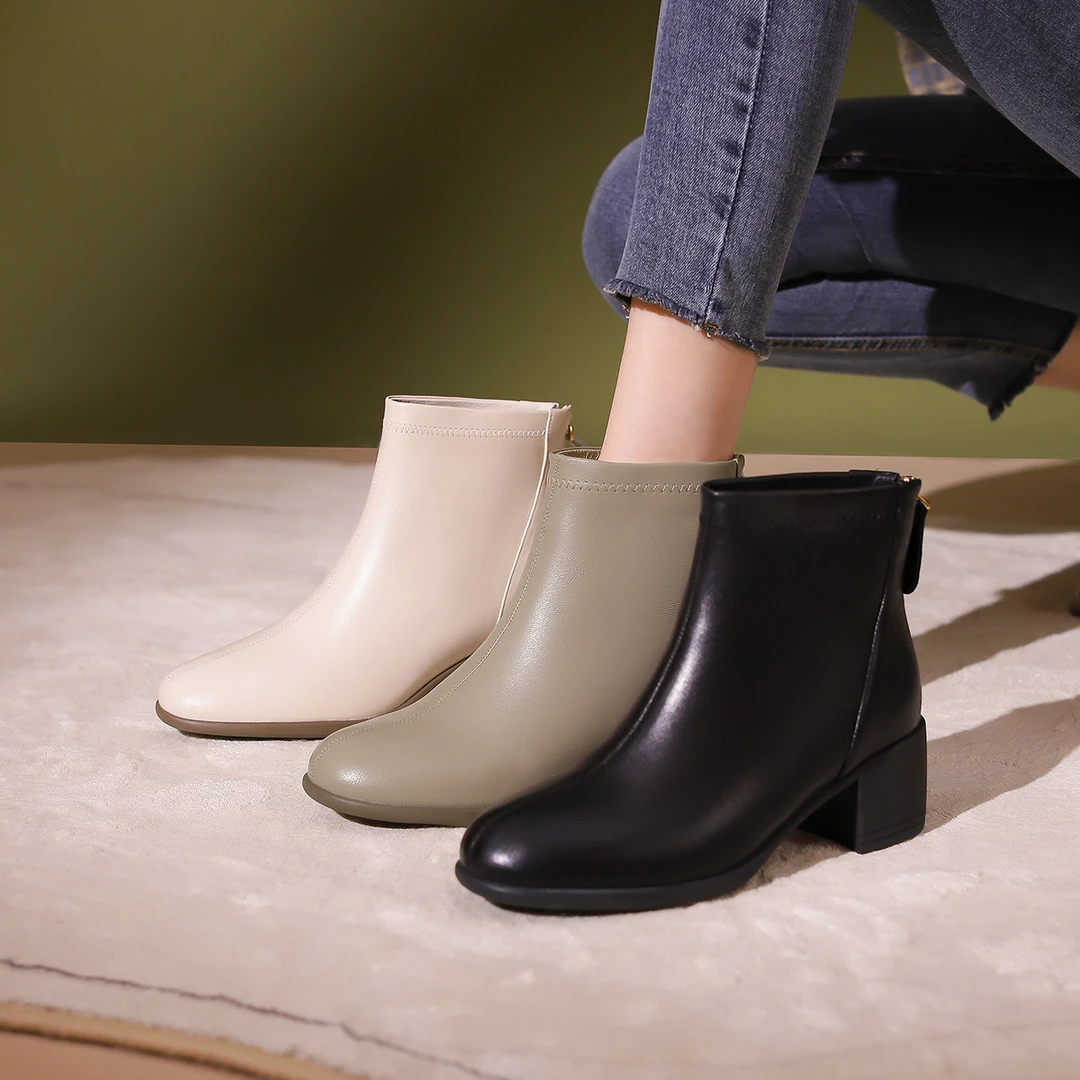 哈森冬款时尚纯色粗跟短靴中跟圆头高跟百搭增高皮靴女HWA230115