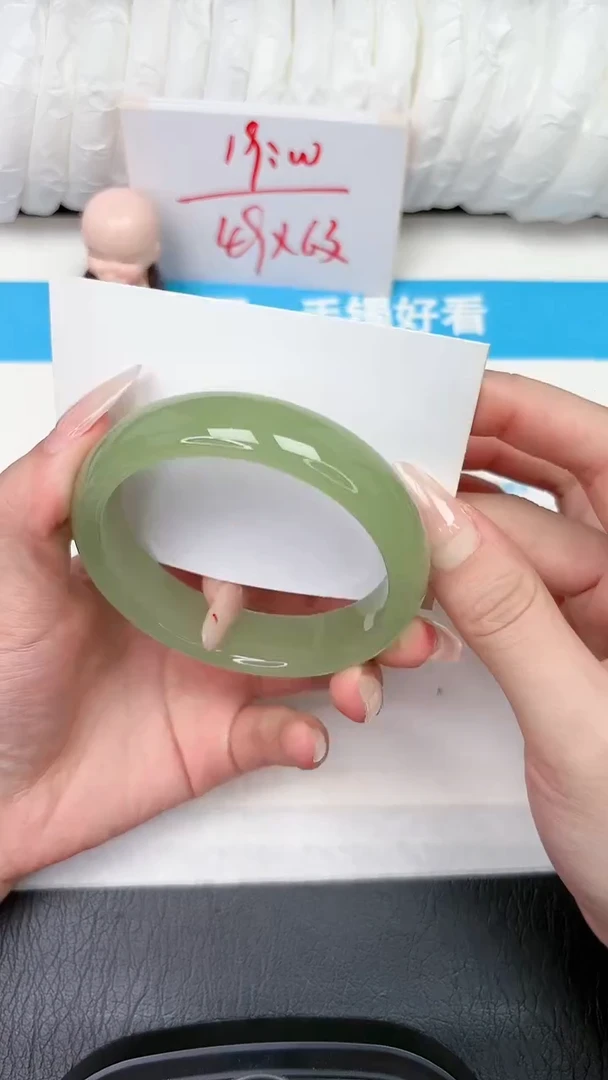 【闪购商品】石英质玉手镯未镶嵌298-60.5