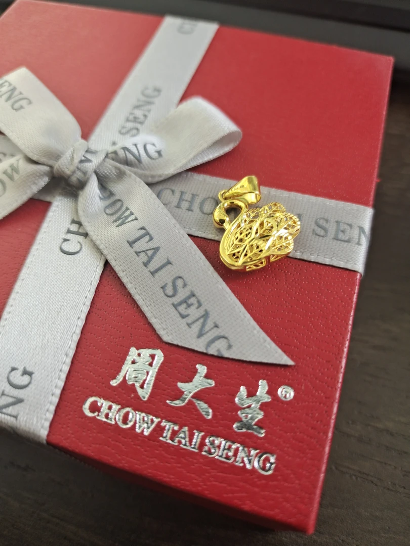 周大生足金小天鹅吊坠小姐姐专拍