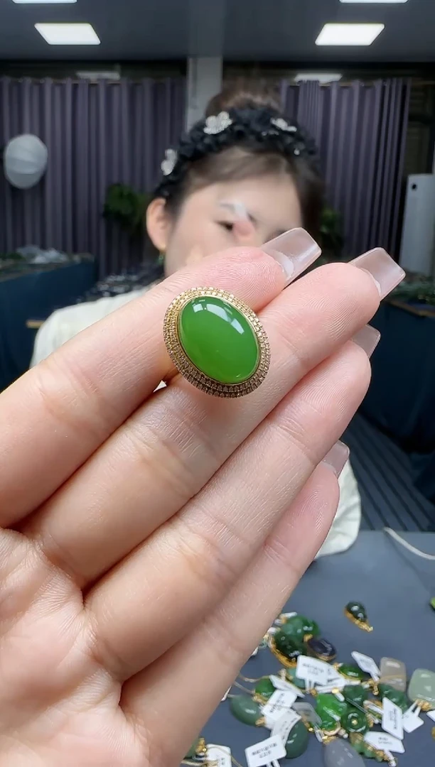 【闪购商品】和田玉戒指18K金镶嵌1