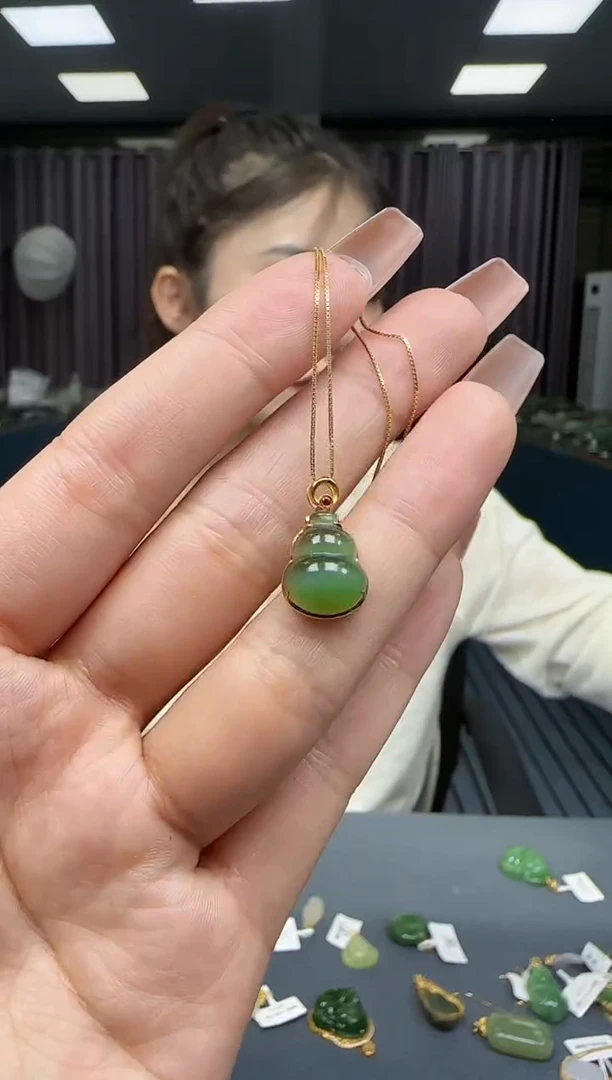 【闪购商品】和田玉吊坠(赠链)18K金镶嵌1