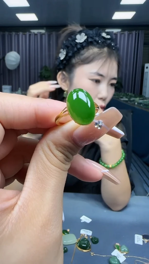 【闪购商品】和田玉戒指18K金镶嵌1