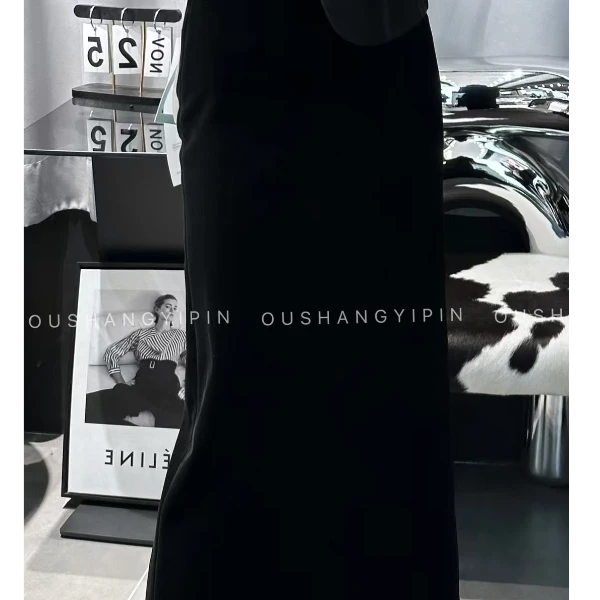 【红红家】冬季新款丝绒高腰后开叉直筒半身裙显瘦气质时尚黑色