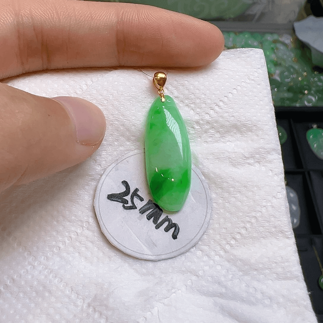 翡翠颈饰18K金镶嵌翡翠