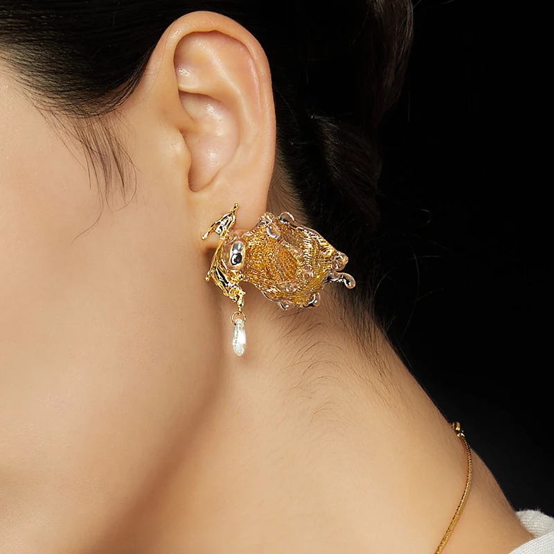 铜合金耳饰 新款ATRIAL SENSING气质轻奢时尚小众金色蝴蝶耳环