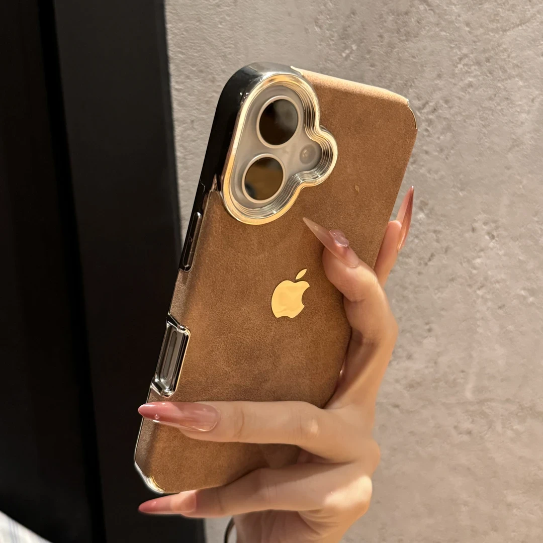 卡其色翻毛皮适用iPhone16手机壳苹果15pormax电镀大孔14/13pro软