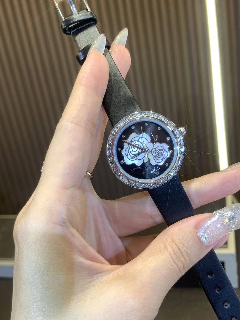 【77专属】新款时尚山茶花小众气质轻奢个性女款防水腕表